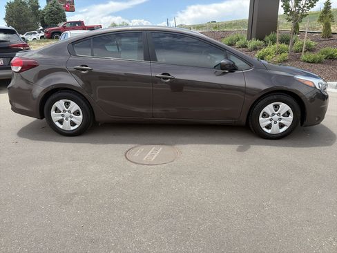 Used 2018 Kia Forte LX FWD image 4