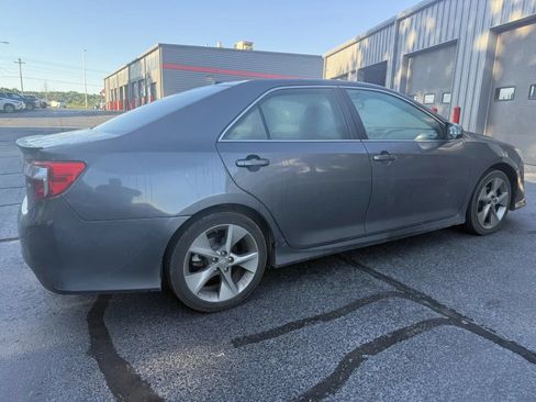 Used 2013 Toyota Camry SE w/ Leather Pkg FWD image 4