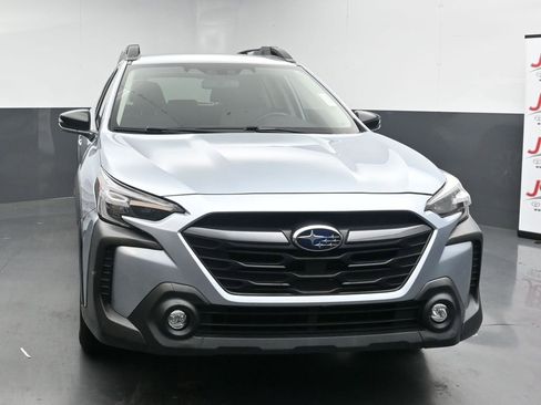 Used 2024 Subaru Outback Premium AWD/4WD image 3