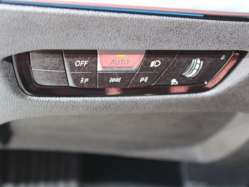 Used 2023 BMW 330i Sedan w/ Convenience Package RWD image 12