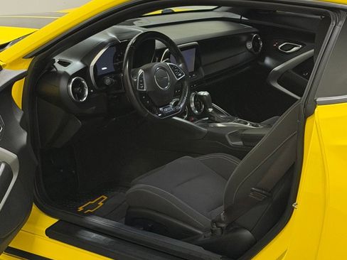 Used 2017 Chevrolet Camaro SS RWD image 5