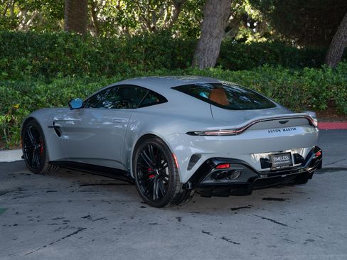 Used 2025 Aston Martin V8 Vantage Coupe image 4