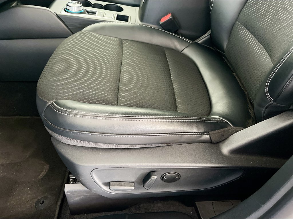 Used 2025 Ford Escape SE FWD image 19
