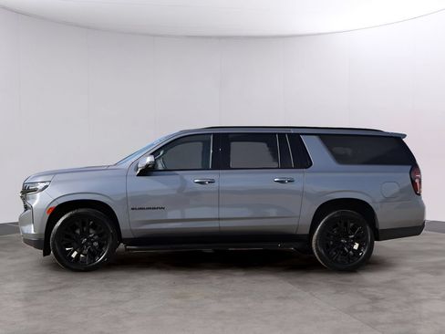 Used 2022 Chevrolet Suburban RST w/ Luxury Package AWD/4WD image 4