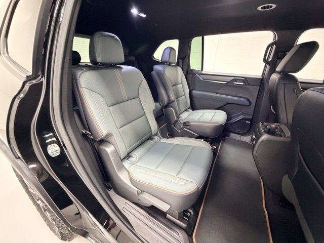 Used 2025 GMC Acadia AT4 AWD/4WD image 24