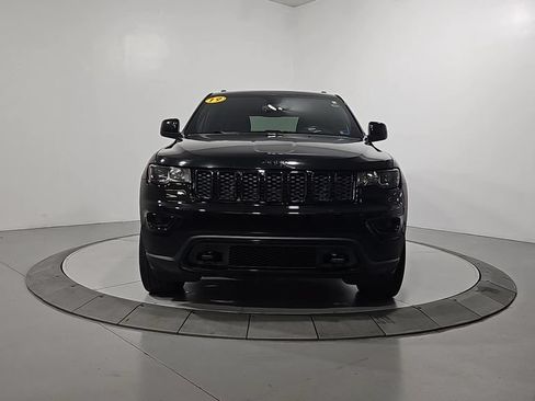 Used 2019 Jeep Grand Cherokee Laredo RWD image 9