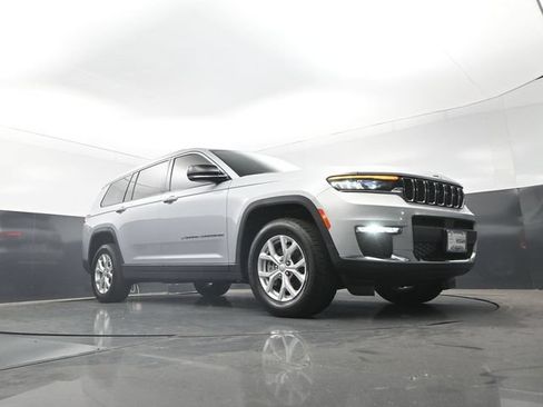 Used 2023 Jeep Grand Cherokee L Limited AWD/4WD image 33