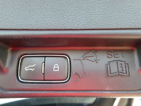 Used 2020 Ford Explorer Limited image 17