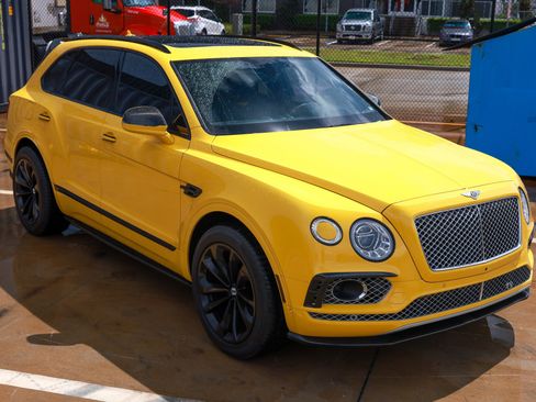 Used 2017 Bentley Bentayga AWD/4WD image 19