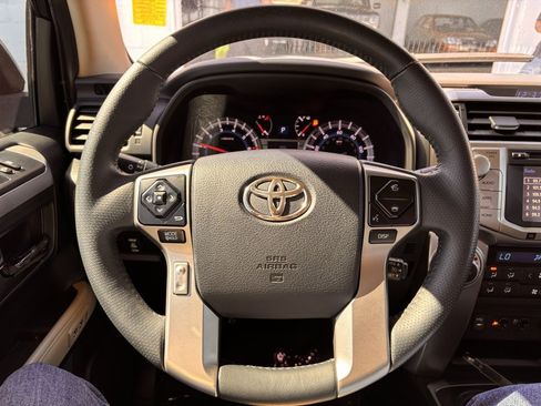 Used 2015 Toyota 4Runner Limited image 3