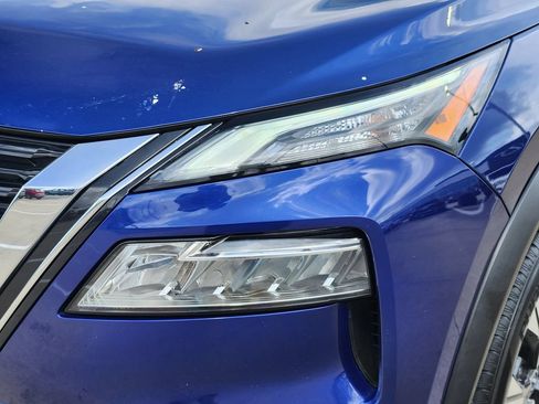 Used 2022 Nissan Rogue SV FWD image 9