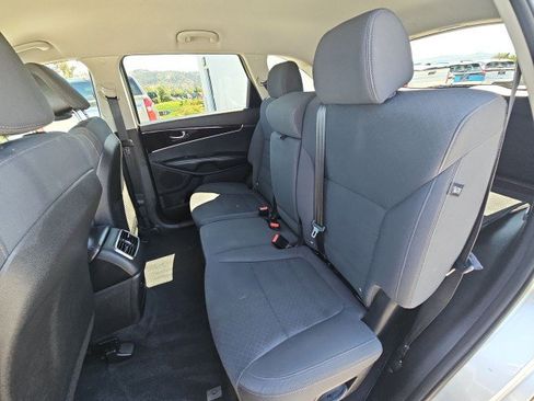 Used 2016 Kia Sorento L FWD image 21