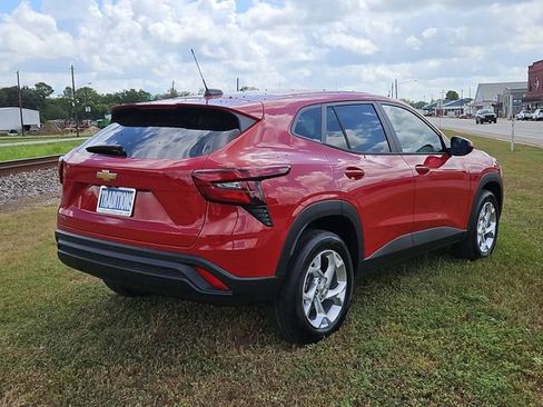 New 2026 Chevrolet Trax LS w/ LS Convenience Package FWD image 38