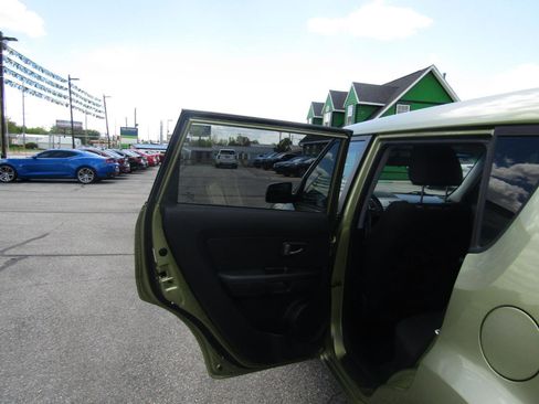 Used 2011 Kia Soul + w/ Audio Pkg FWD image 17