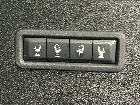 Used 2024 Jeep Wagoneer Series II w/ Flexible Seating Group image 16