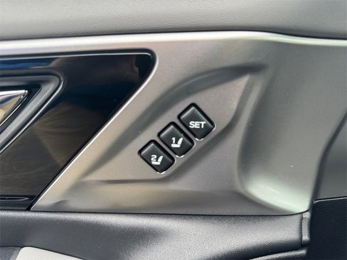 Used 2020 Subaru Outback Limited image 12