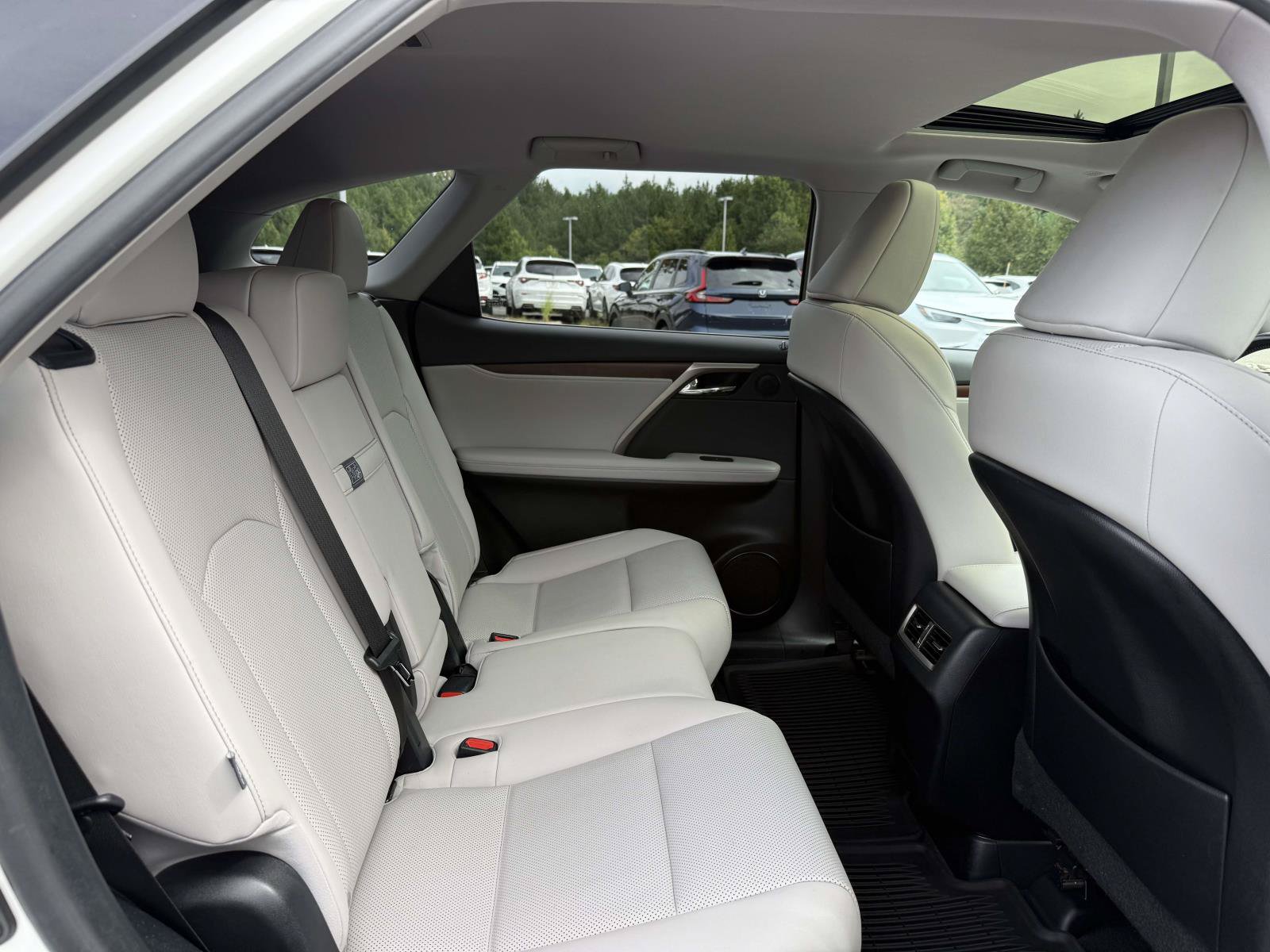Used 2021 Lexus RX 350L Premium w/ Premium Package AWD/4WD image 16