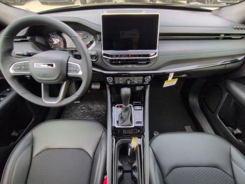 New 2026 Jeep Compass Latitude image 14