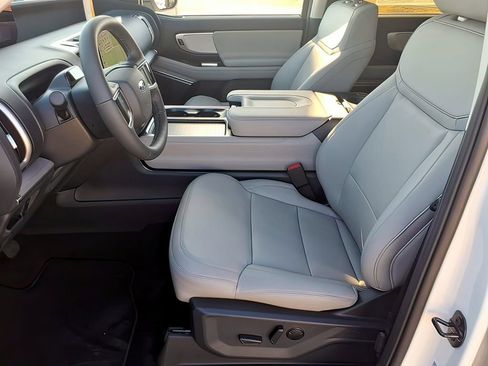 New 2026 Ford Expedition Active image 16