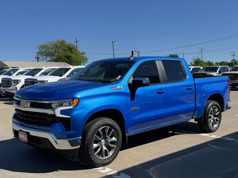 Used 2025 Chevrolet Silverado 1500 LT image 4