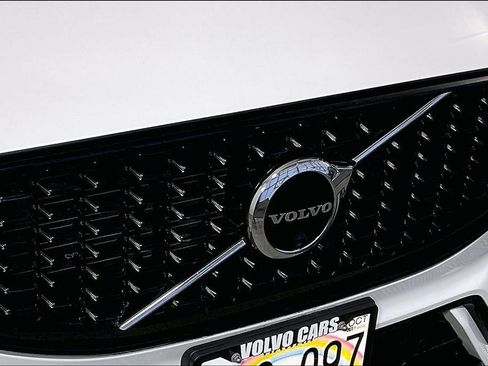 Used 2022 Volvo XC60 B5 R-Design w/ Advanced Package FWD image 30