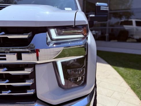 Used 2022 Chevrolet Silverado 2500 LTZ w/ LTZ Plus Package AWD/4WD image 9
