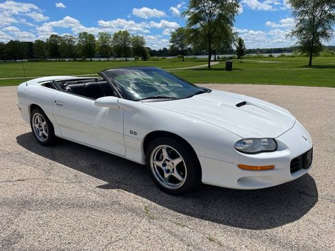 Used 2002 Chevrolet Camaro Z28 w/ SS Performance/Appearance Pkg RWD image 35