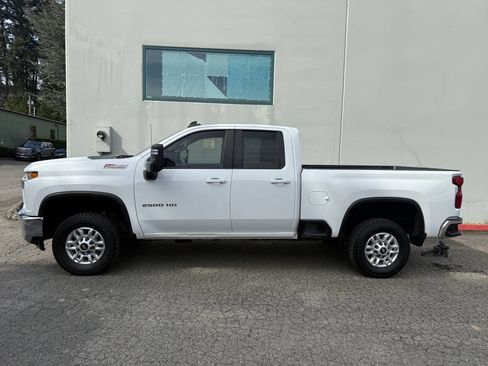 Used 2021 Chevrolet Silverado 2500 LT w/ Convenience Package image 2