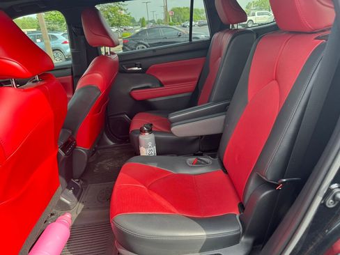 Used 2021 Toyota Highlander XSE AWD/4WD image 11