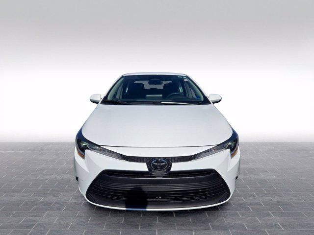 Used 2025 Toyota Corolla LE FWD image 2
