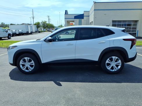 Used 2024 Chevrolet Trax LS FWD image 4