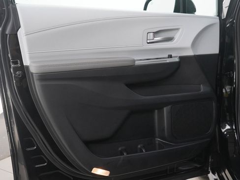 Used 2025 Toyota Sienna XLE image 21