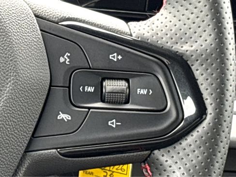 Used 2026 Chevrolet Trax RS w/ Sunroof Package image 13