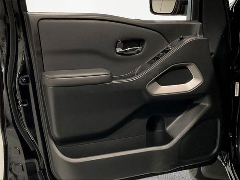 Used 2024 Nissan Frontier SV RWD image 21