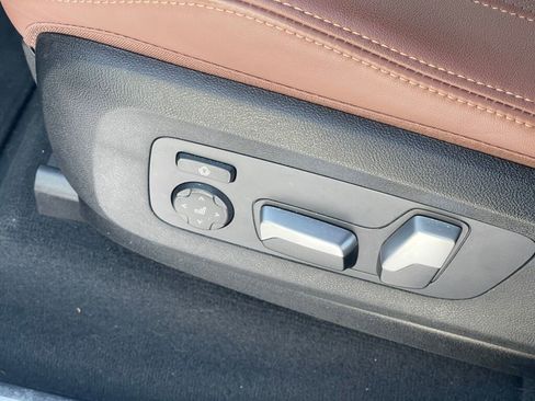 Used 2025 BMW X5 xDrive50e w/ Premium Package image 7