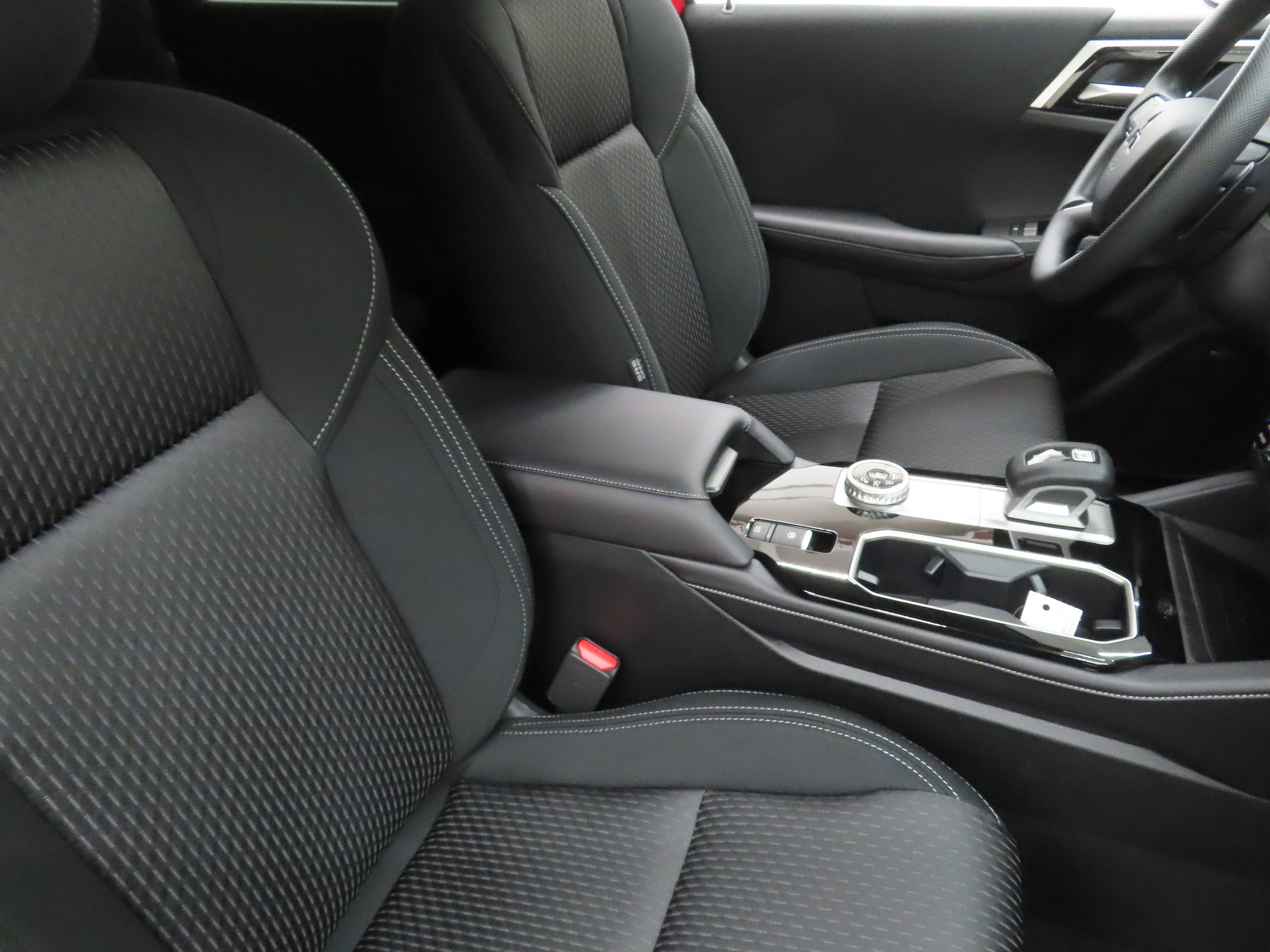 New 2026 Mitsubishi Outlander ES FWD image 26