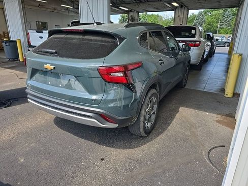 Used 2025 Chevrolet Trax LT FWD image 4