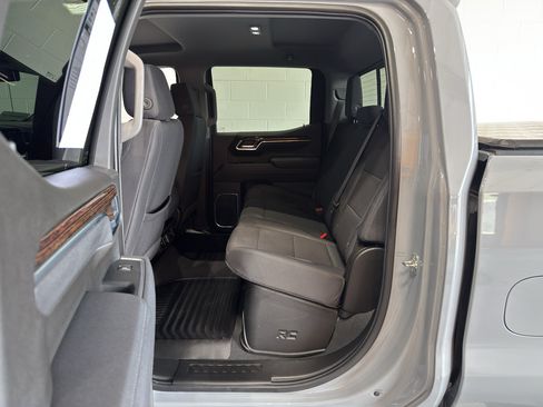 Used 2025 GMC Sierra 1500 SLE w/ Preferred Package AWD/4WD image 12