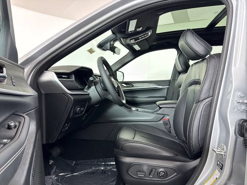 New 2025 Jeep Grand Cherokee L Limited w/ Black Appearance Package AWD/4WD image 7