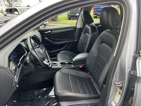 Used 2022 Volkswagen Jetta SE FWD image 13