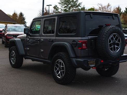Used 2025 Jeep Wrangler Unlimited Rubicon AWD/4WD image 11