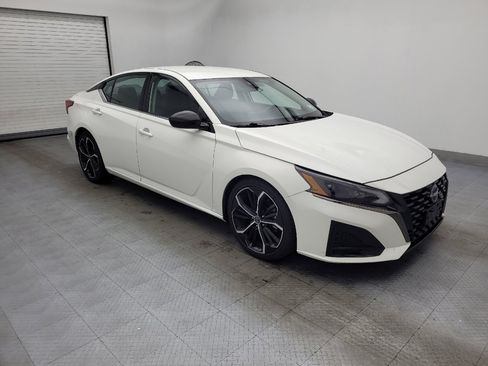 Used 2024 Nissan Altima 2.5 SR image 11