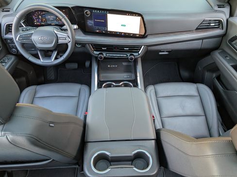 Used 2025 Chevrolet Suburban Z71 w/ Comfort Package image 24