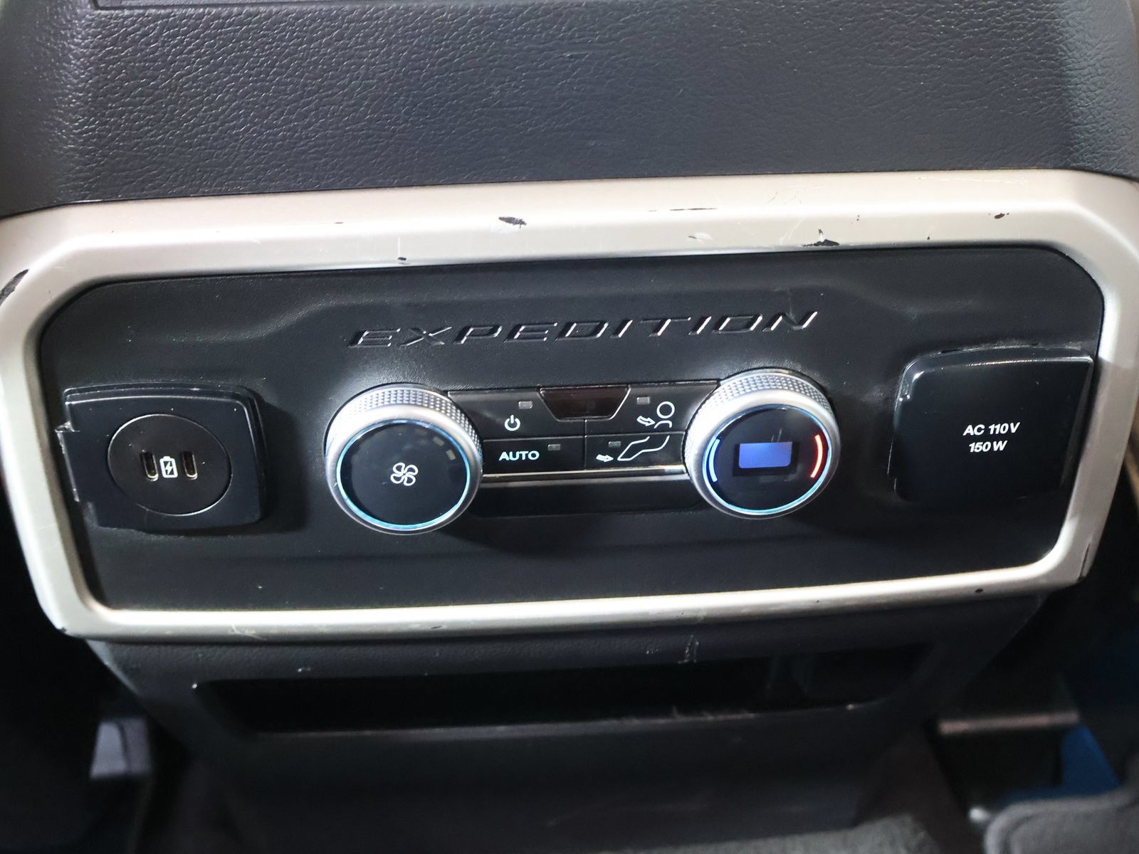 Used 2024 Ford Expedition XLT AWD/4WD image 45