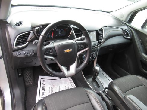 Used 2019 Chevrolet Trax LT w/ LT Convenience Package image 17