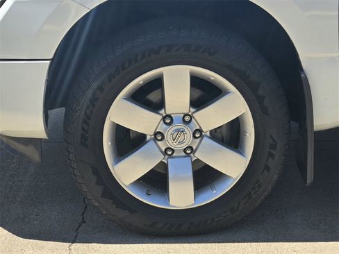 Used 2020 Nissan Titan SL w/ Moonroof Package image 12