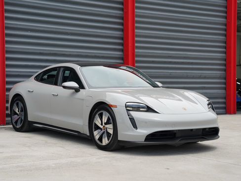 Used 2023 Porsche Taycan RWD image 4