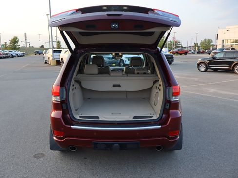 Used 2018 Jeep Grand Cherokee Overland AWD/4WD image 14