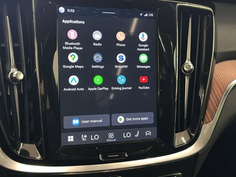 Used 2025 Volvo V60 B5 Cross Country Plus image 17