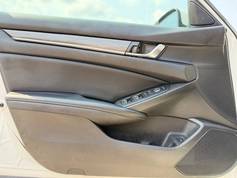 Used 2018 Honda Accord Sport image 13